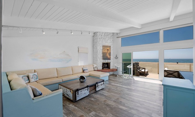 Port Hueneme House | Airy Silver Strand Beachfront Retreat- with large deck and spa!
