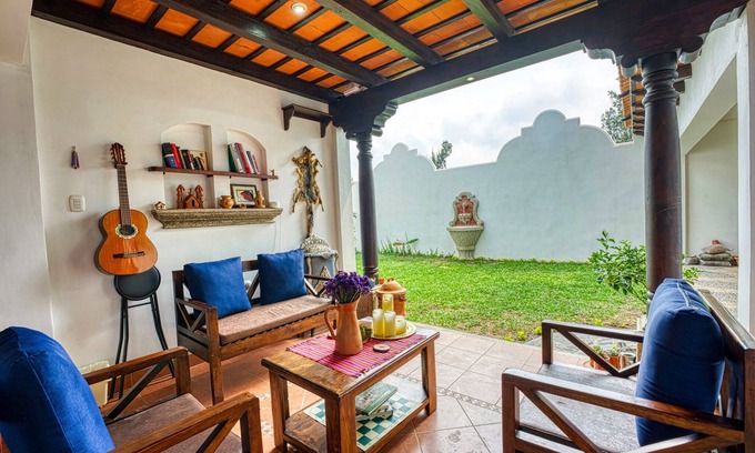 San Miguel Duenas Villa | Airy & Spacious 6/3 for Families near Antigua Gated Community w/big green areas