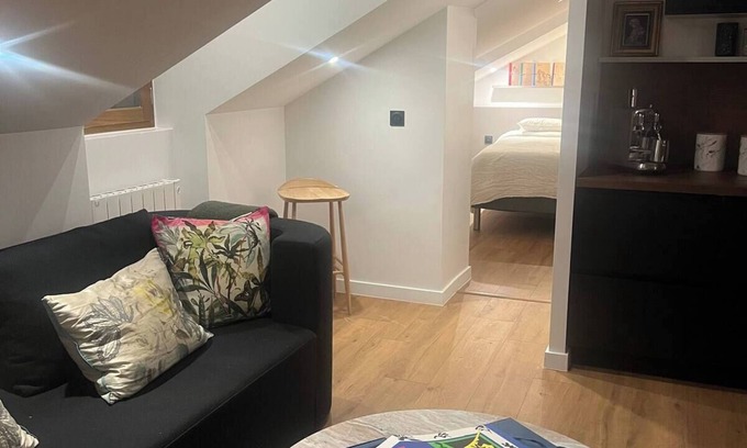 Aix-les-Bains City Center Apartment | AIX-EN-PROVENCE SHOWER IN THE HEART OF THE CITY
