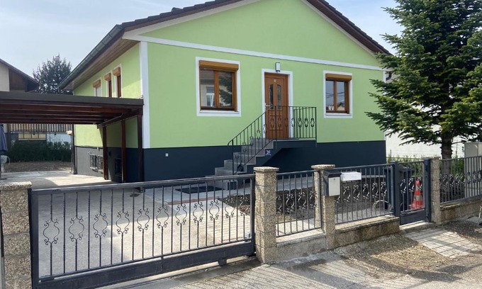 Vienna House | AJO Family House with free parking - Self-Check-in