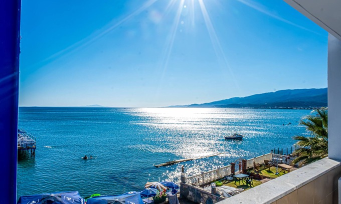 Akcay Bed & Breakfast | Akçay Pier Hotel & Beach