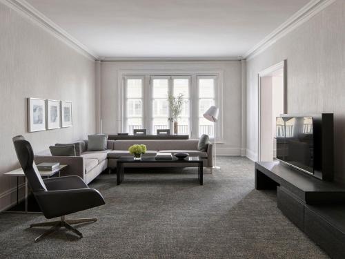 Rittenhouse Row Apartment | AKA Rittenhouse Square