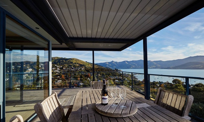 Akaroa House | Akaroa Holiday Home. Spacious, sunny, harbour views and close to town. Sleeps 8