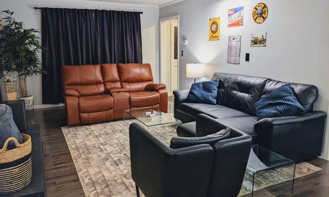 Gastonia House | Akita Lover Home - Beautiful New Remodel - 3bd 2.5ba - 4.2mi to Caromont Health