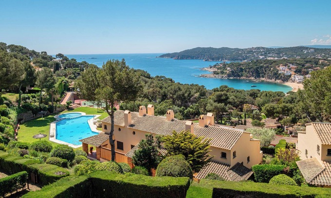 Llafranc House | AL-7 Llafranc 8 PAX - Four Bedroom House, Sleeps 8