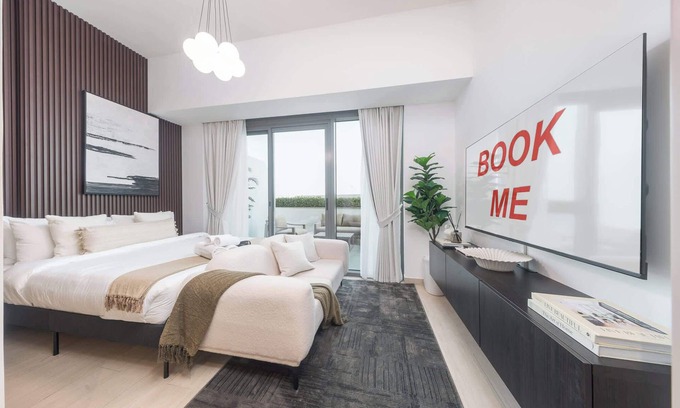 Jadaf Apartment | Al Jaddaf Sleeps 3 with Pool & Play Area!