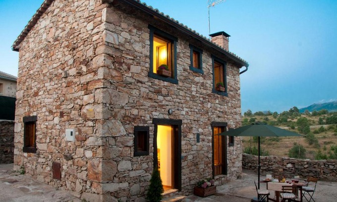 Horcajuelo de la Sierra House | AL VIENTO, Alojamiento & Turismo Rural Horcajuelo