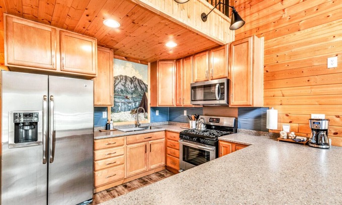 Willow Cabin | Alaska Adventure Chalet-King Beds & Fiber Internet