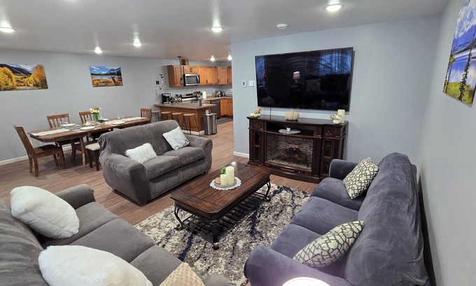 Fairbanks House | Alaska Charm 3-bedroom townhome with WiFi in brilliant Fairbanks