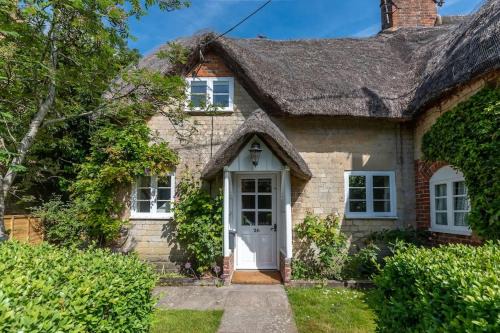 Alton Barnes House | Alba Cottage, Wilcot, Pewsey