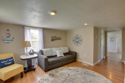 Albany House | Albany Family Lake Getaway Near State Parks!
