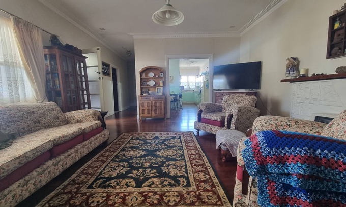South Bunbury Cottage | Albert Road Cottage: Comfy, vintage home near water & town