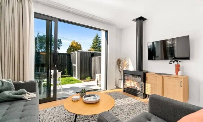 Albert Town House | Albert Town, Wānaka Townhouse - Toi Toi