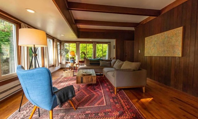 Little River House | Albion Little River Farmhouse: peaceful country retreat