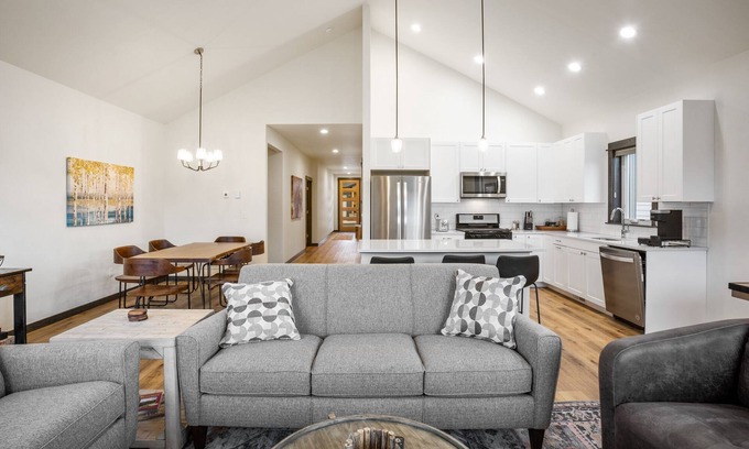 Four Corners House | Albrey Trail Retreat -Townhouse Located in Bozeman's Four Corners Area