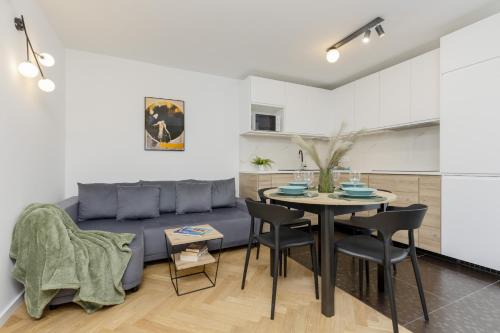 Muranow Apartment | Aleja Solidarności Modern & Cozy Apartment Downtown Warsaw by Noclegi Renters