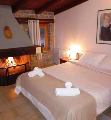 Distomo-Arachova-Antikyra Ski Chalet | Alexander Houses livadi Arachovas