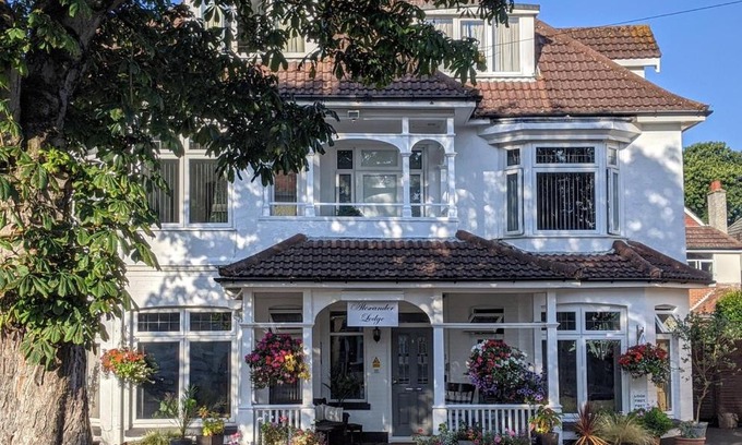 Boscombe Bed & Breakfast | Alexander Lodge