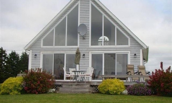 Belle River Cottage | Alexanders Beach House, Beautiful 4 Star Ocean Front Beach House
