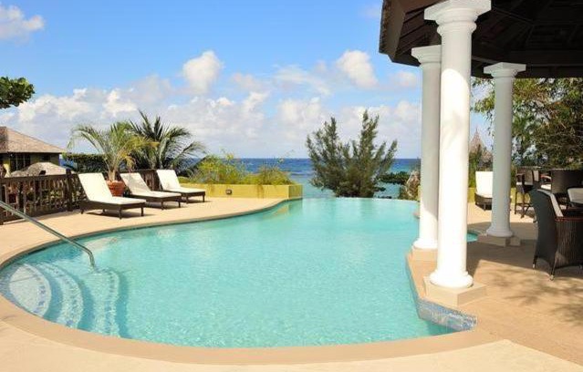 Ocho Rios Villa | Alexanders Penthouse on the beach