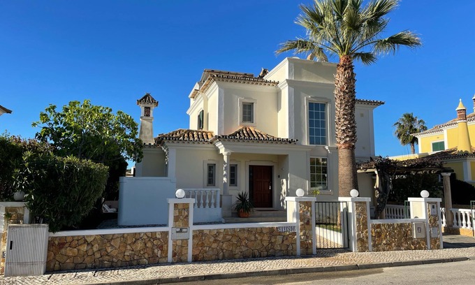 Vale do Garrao Villa | Algarve, Almancil: Fully secluded villa with private pool urb. Varandas do Lago.