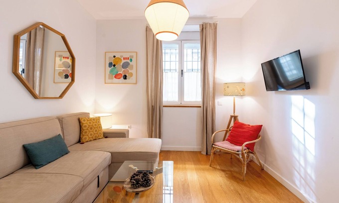 Santa Catalina Apartment | Alhóndiga Bajo. 1-bedroom in the centre