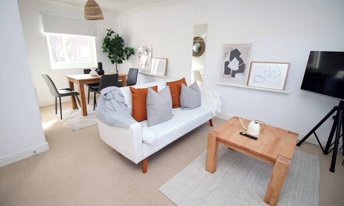 Newport Apartment | Alicia's House by Tŷ SA