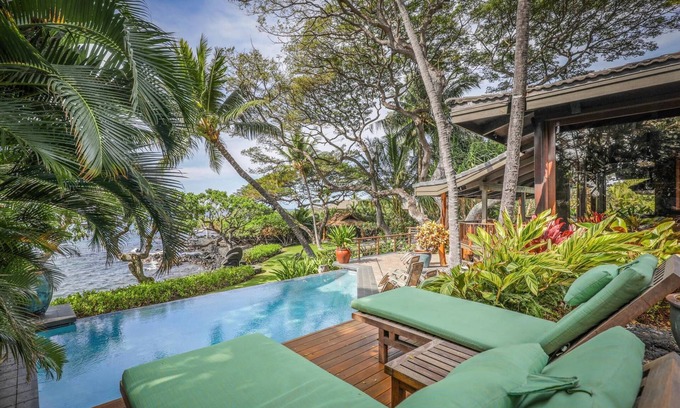 Kahaluu-Keauhou House | Alii Drive, Historic Pathway to Ocean, Private Park-Like Oasis, Pod-Style Living, Outdoor dining