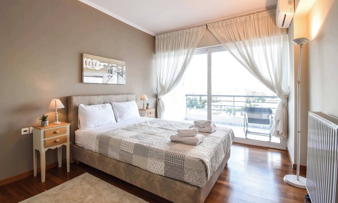 Alimos Apartment | Alimos Luxury 3 Bd Apt w Stunning Acropolis Views