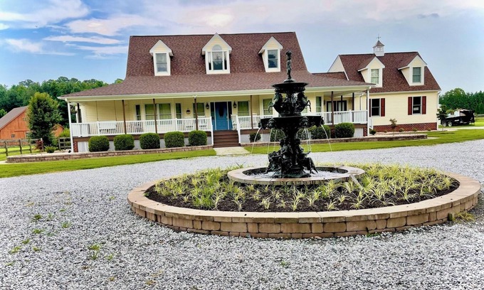 Lanexa House | All Aboard-Premier Home w/POOL by Williamsburg, Busch Gardens, Water Country USA