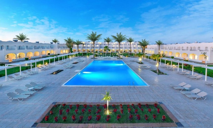 El Quseir Hotel | All-Inclusive Vibes | 4 Sea-view Rooms w/Pool Bar, Yoga, Tennis & Beach Access