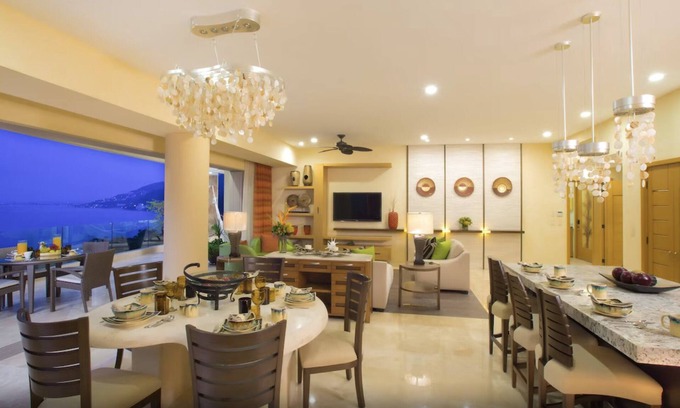 Ex Hacienda El Pitillal Resort | All-inclusive - Garza Blanca 5 Diamond Resort: Stunning 3 Bedroom Beach Lock-Off