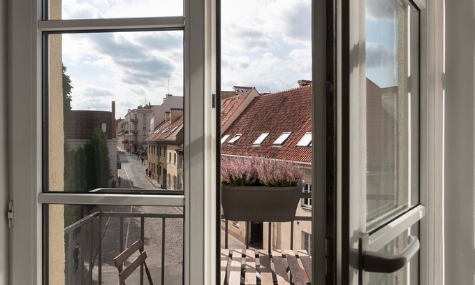 Old Town Apartment | All Saints Church Apartment