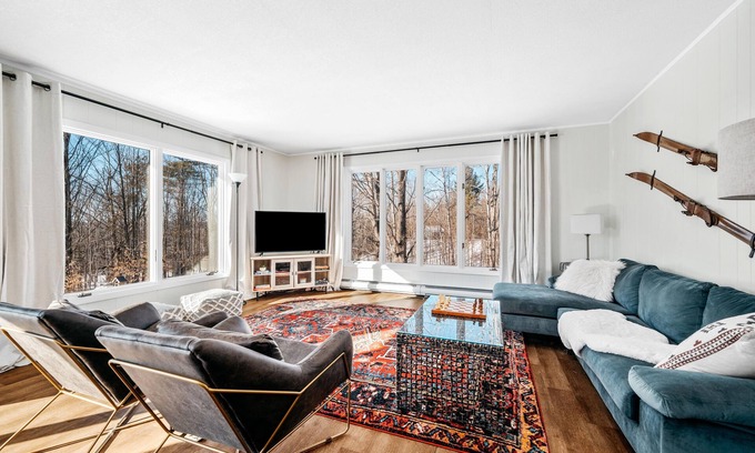 Bellaire House | All-season private cottage near skiing, golf, trails + lakes