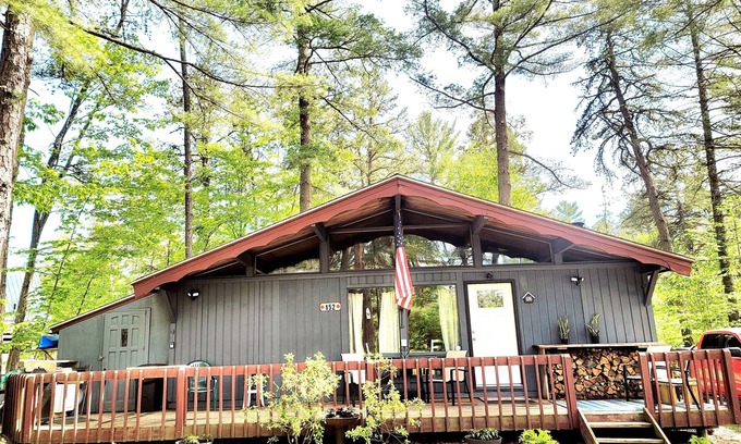 Chocorua House | All season vacation rental steps to Moores pond. Great for family sun and fun