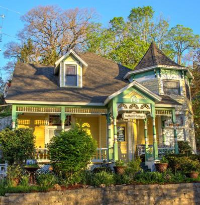 Eureka Springs Historic District Bed & Breakfast | All Seasons Inn