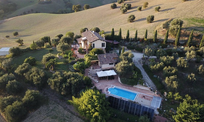 Acquaviva Picena House | Alleinstehende Villa mit Pool schönem Panorama, ruhig, nur 9km zum Strand.
