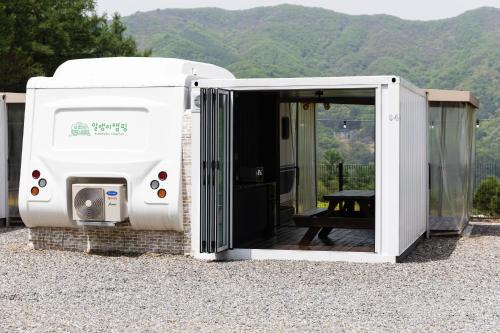 Pocheon Other | Almaengyi Caravan Glamping