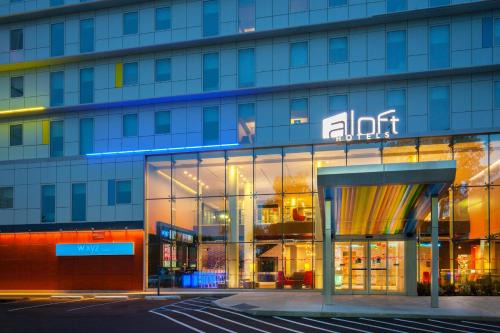 Queens Hotel | Aloft New York LaGuardia Airport