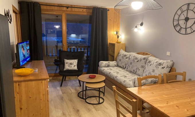Orcieres-Merlette Apartment | Alpine Apartment with Balcony