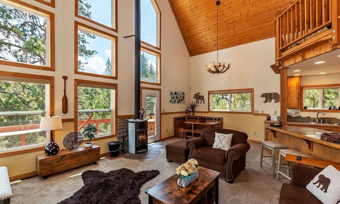 Boulder Bay Cabin | Alpine Bay Chalet by Destination Big Bear : Beautiful Boulder Bay Setting & Lake Views! Game Room! Hot Tub!