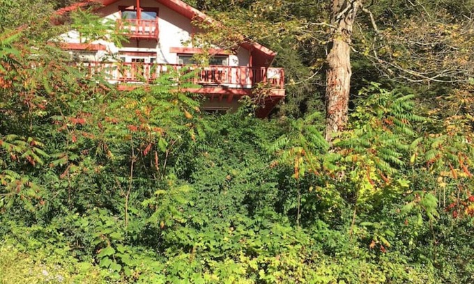 Shandaken House | Alpine Four Season Lodge Shandaken NY sleeps 18