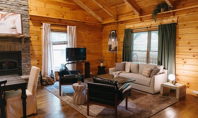 Bowen Cabin | "Alpine Hills" Cozy Hideaway RRG Cabin w/Hot Tub
