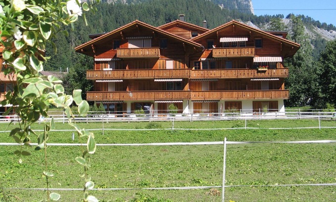 Kandersteg Apartment | Alpine Holidays **** Apartment 2nd floor in a chalet. 270 degrees Alpenpanoram