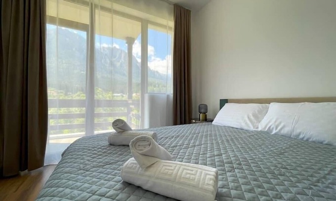 Busteni Apartment | Alpine River Home: Peace and Mountain View