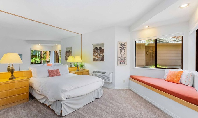 Century West Apartment | Alpine Studio at Mount Bachelor w/Pool & Hot Tub
