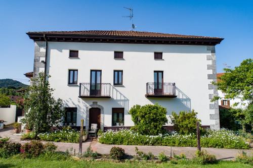 Busturia Apartment | Altamira, SEA & MOUNTAIN