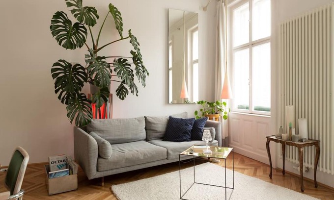 Reinprechtsdorf Apartment | Altbau-Designerwohnung mit Kamin