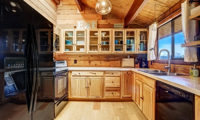 Lincoln Park House | Altitude Adjustment Lodge - Hot tub Sunset Lake Views