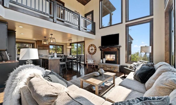 Lead House | Altitude Adjustment- Panoramic Views, Sleeps 12